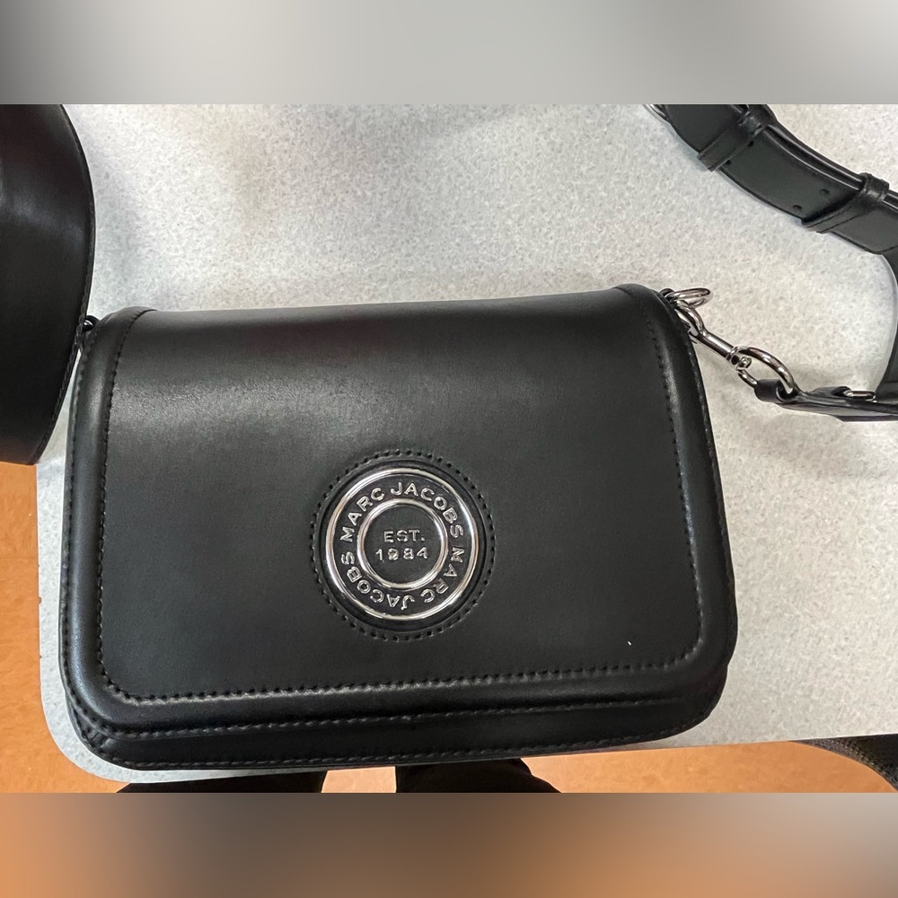 Marc Jacobs full flap with logo shoulder bag style H901L01RE21 New without tags
